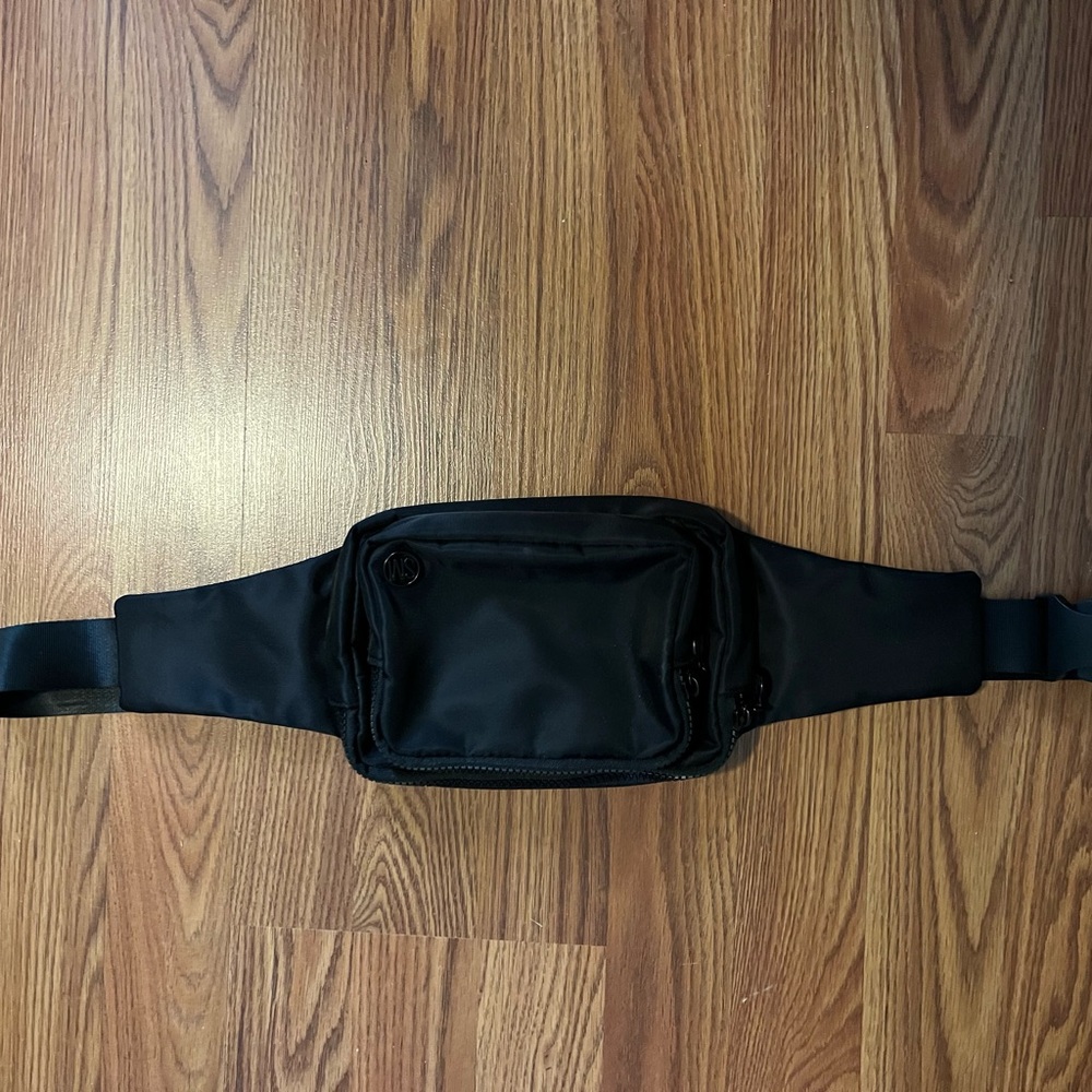 NWOT - Steve Madden belt bag